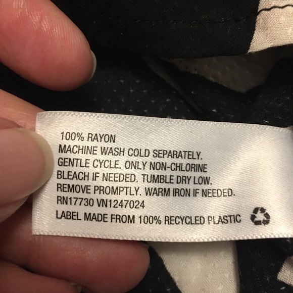 Floral Print Blouse with Ruffles high/low Small - Picture 11 of 11